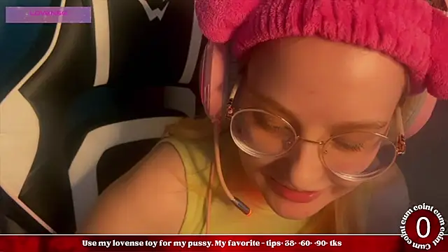 Snapshot of JacyWinslat chatting on 02/12/25, 02:43 JacyWinslat online show from 02/12/25, 02:43