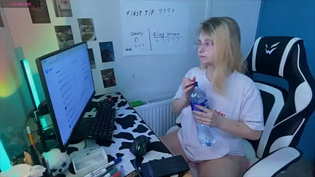 Snapshot of JacyWinslat chatting on 02/25/25, 12:13 JacyWinslat online show from 02/25/25, 12:13