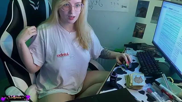 Snapshot of JacyWinslat chatting on 02/25/25, 06:42 JacyWinslat online show from 02/25/25, 06:42