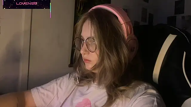 Snapshot of JacyWinslat chatting on 10/04/25, 03:21 JacyWinslat online show from 10/04/25, 03:21