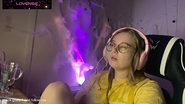 JacyWinslat online show from 10/31/25, 08:43