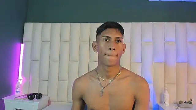 Nick Collins18 online show from 02/16/25, 04:31