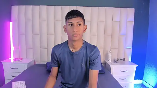 Nick Collins18 online show from 02/21/25, 03:34