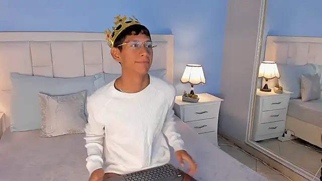 Nick Collins18 online show from 09/19/25, 03:30