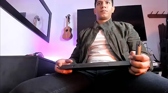 Snapshot of _Heracles1 chatting on 12/07/24, 03:52  Heracles1 online show from 12/07/24, 03:52