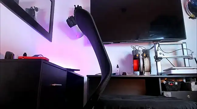 Snapshot of _Heracles1 chatting on 12/09/24, 02:06  Heracles1 online show from 12/09/24, 02:06