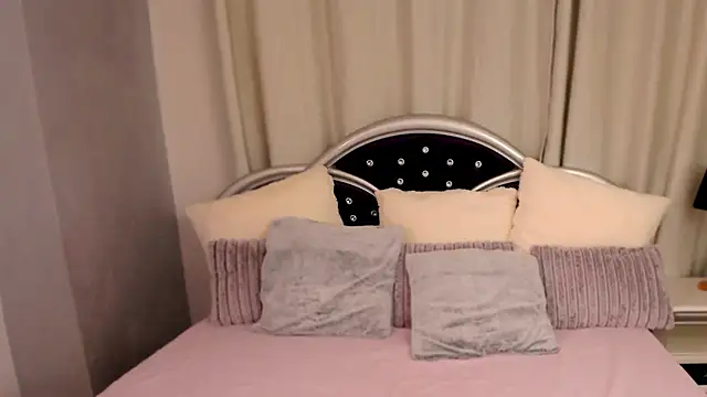 Snapshot of JessieePink chatting on 01/14/25, 05:23 JessieePink online show from 01/14/25, 05:23