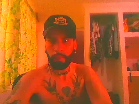 Snapshot of Diilanhott chatting on 02/06/25, 02:26 Diilanhott online show from 02/06/25, 02:26