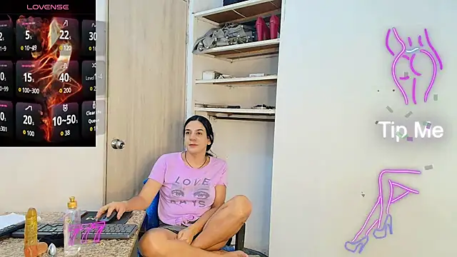 Oh Tique online show from 07/15/26, 03:23