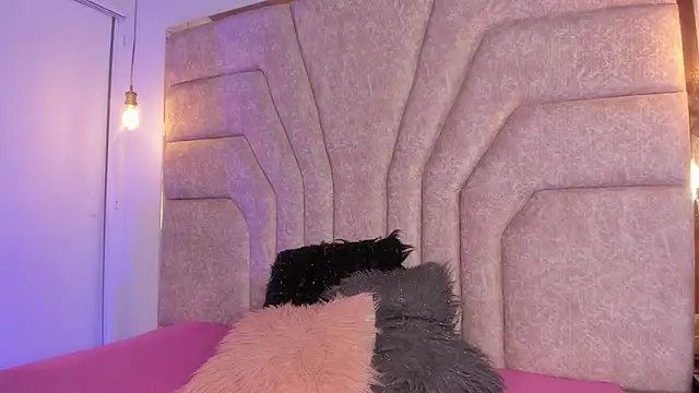 EmaJames25 online show from 03/26/26, 06:24