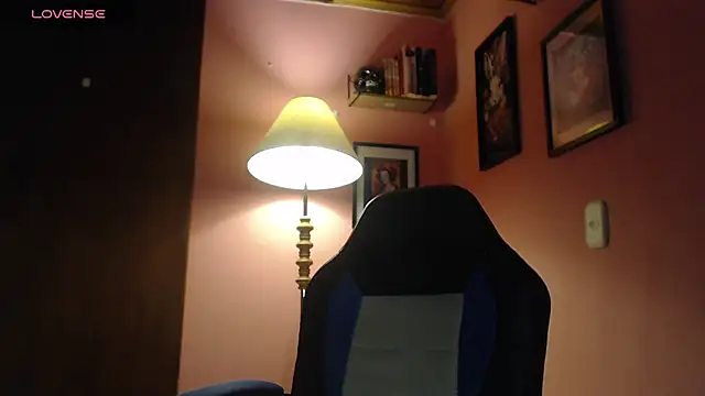 bunnyemilyrose36 online show from 12/24/24, 06:22