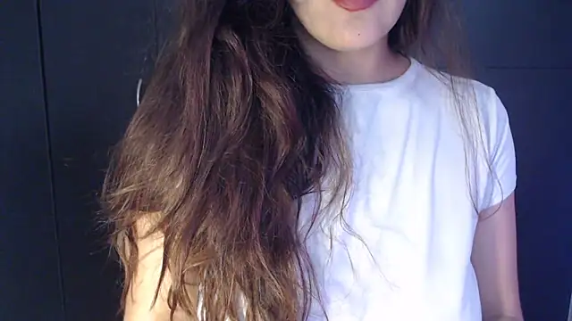 AdharaLujan online show from 04/08/26, 01:22