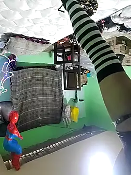 Snapshot of 2398e chatting on 11/16/25, 04:23 2398e online show from 11/16/25, 04:23