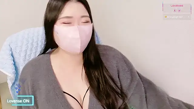 yukinko o  online show from 11/18/25, 02:06