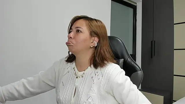 alma fenix online show from 10/01/25, 12:33