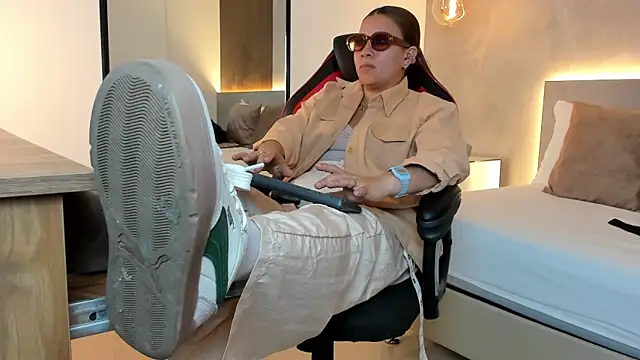 alma fenix online show from 10/21/25, 01:45