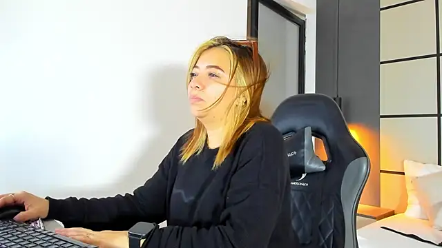 alma fenix online show from 02/16/26, 12:45