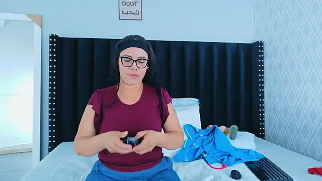 hotlatinateacher online show from 04/20/26, 06:53