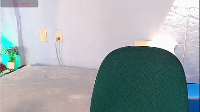 Snapshot of venus_swet_ chatting on 10/06/25, 01:03 venus swet online show from 10/06/25, 01:03