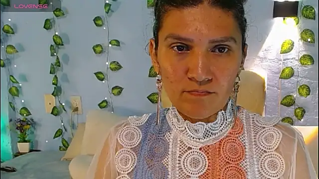 Snapshot of venus_swet_ chatting on 10/19/25, 01:17 venus swet online show from 10/19/25, 01:17