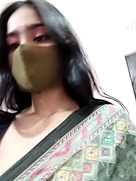 Snapshot of Arisha- chatting on 11/24/25, 01:22 Arisha- online show from 11/24/25, 01:22