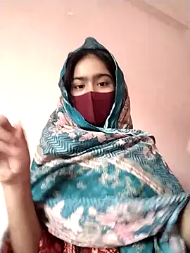 Snapshot of Arisha- chatting on 12/21/25, 09:49 Arisha- online show from 12/21/25, 09:49