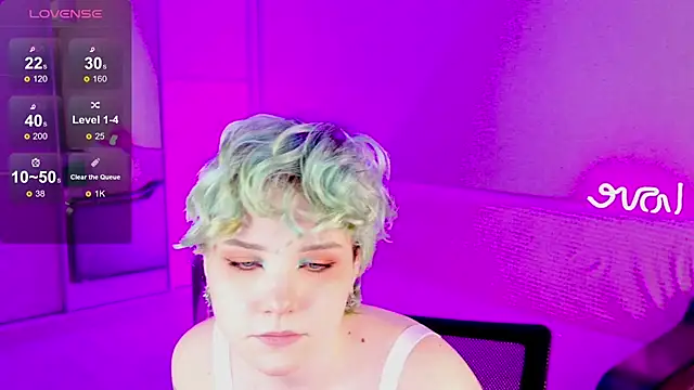 Snapshot of School_Love chatting on 01/31/25, 01:02 School Love online show from 01/31/25, 01:02