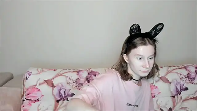 Snapshot of EnigmaSee chatting on 12/20/24, 02:38 EnigmaSee online show from 12/20/24, 02:38
