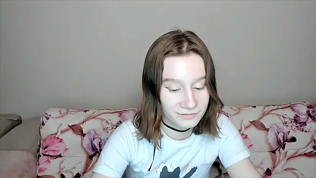 Snapshot of EnigmaSee chatting on 01/08/25, 11:43 EnigmaSee online show from 01/08/25, 11:43