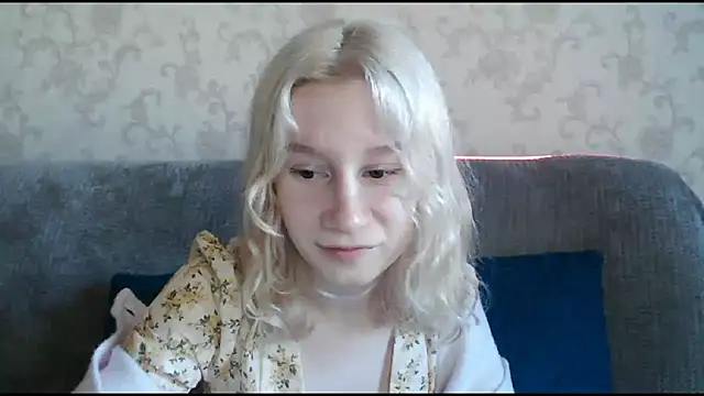 Snapshot of EnigmaSee chatting on 09/27/25, 02:05 EnigmaSee online show from 09/27/25, 02:05