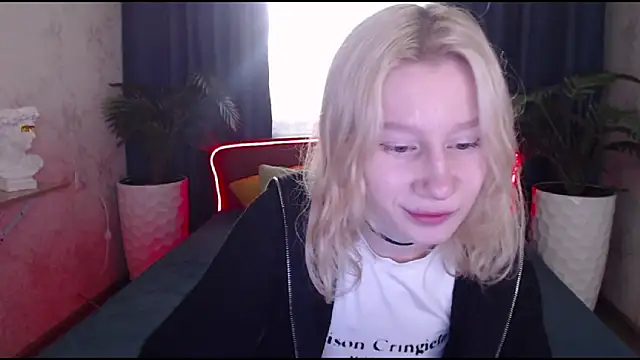 Snapshot of EnigmaSee chatting on 10/11/25, 02:00 EnigmaSee online show from 10/11/25, 02:00
