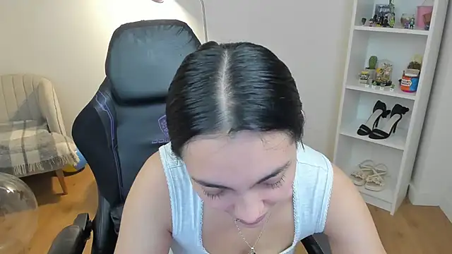 Snapshot of _BellaEvans_ chatting on 05/04/26, 04:41 BellaEvans online show from 05/04/26, 04:41
