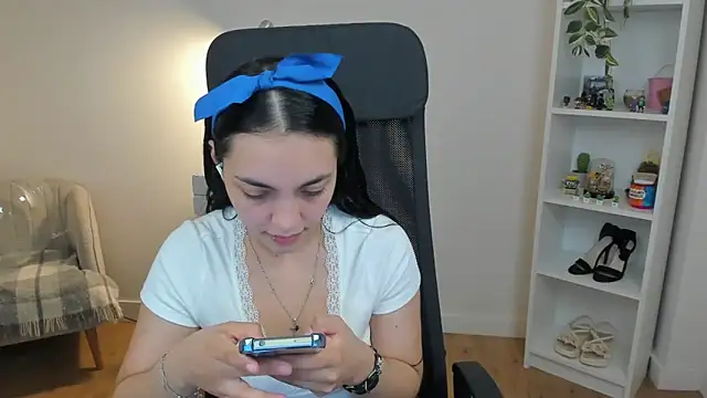 Snapshot of _BellaEvans_ chatting on 05/06/26, 04:52 BellaEvans online show from 05/06/26, 04:52