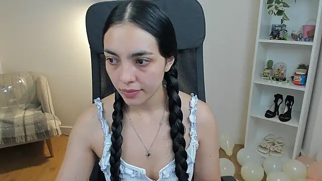 Snapshot of _BellaEvans_ chatting on 05/09/26, 04:50 BellaEvans online show from 05/09/26, 04:50