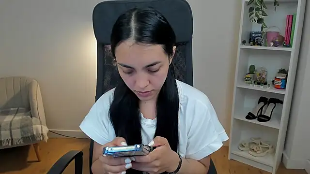 Snapshot of _BellaEvans_ chatting on 06/05/26, 04:52 BellaEvans online show from 06/05/26, 04:52