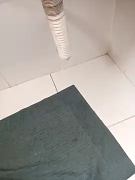 Snapshot of lobomisterioso13 chatting on 12/21/24, 12:27 lobomisterioso13 online show from 12/21/24, 12:27