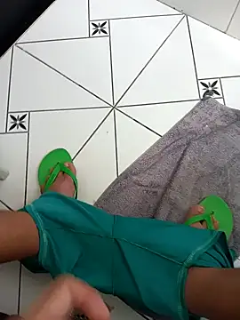 Snapshot of lobomisterioso13 chatting on 12/29/24, 01:17 lobomisterioso13 online show from 12/29/24, 01:17