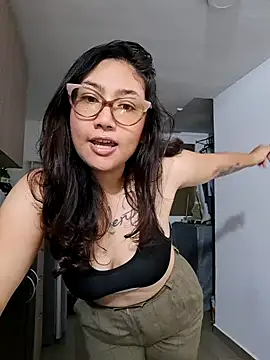 Snapshot of Mia_Ruiz chatting on 01/28/25, 03:36 Mia Ruiz online show from 01/28/25, 03:36