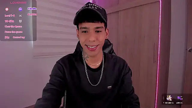 Snapshot of aldrinwhite chatting on 01/13/25, 01:49 aldrinwhite online show from 01/13/25, 01:49
