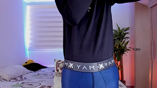 aldrinwhite online show from 10/23/25, 04:50