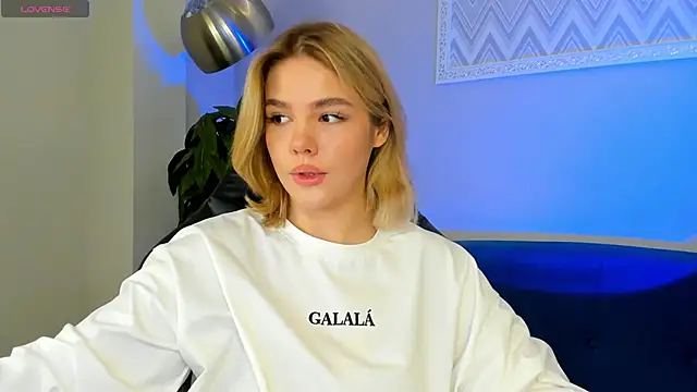 Anna Robinson online show from 03/08/25, 01:06