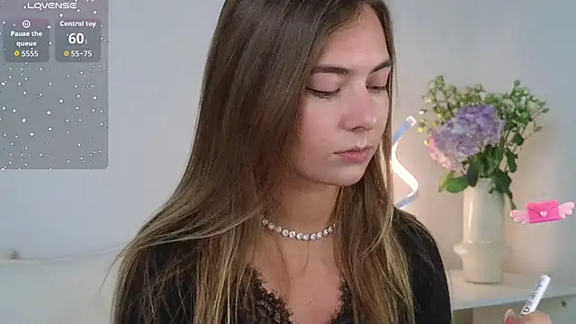 chloi hes online show from 10/11/25, 09:08