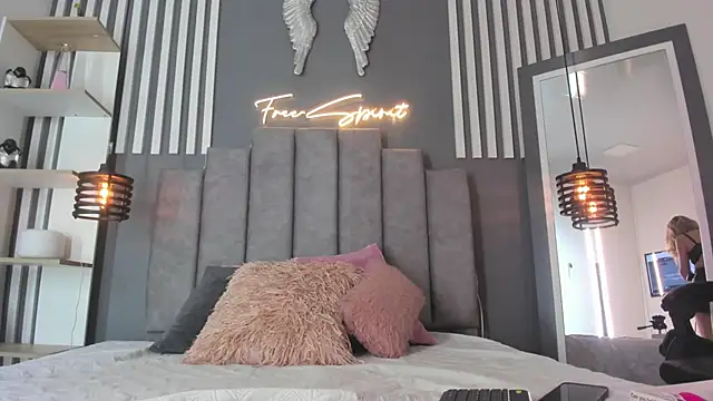 gabriela  gomez online show from 02/28/25, 11:25