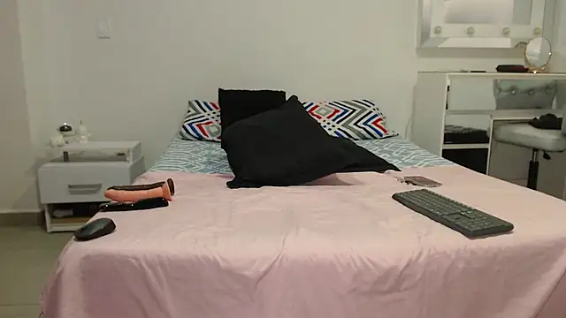 AnnieRoss69 online show from 02/04/26, 07:42