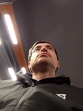 Snapshot of openlegsforyou chatting on 11/18/25, 06:07 openlegsforyou online show from 11/18/25, 06:07