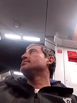 Snapshot of openlegsforyou chatting on 11/18/25, 06:12 openlegsforyou online show from 11/18/25, 06:12