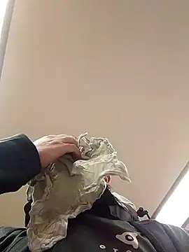 Snapshot of openlegsforyou chatting on 11/20/25, 06:24 openlegsforyou online show from 11/20/25, 06:24