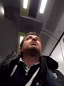 Snapshot of openlegsforyou chatting on 11/21/25, 09:41 openlegsforyou online show from 11/21/25, 09:41