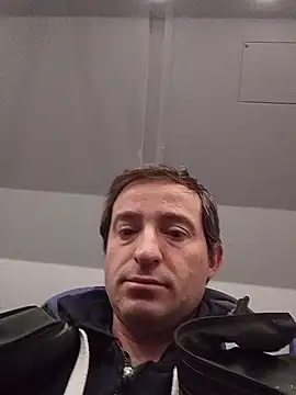 Snapshot of openlegsforyou chatting on 12/15/25, 05:23 openlegsforyou online show from 12/15/25, 05:23