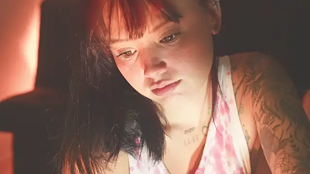 Snapshot of LorenRosse chatting on 06/28/26, 11:33 LorenRosse online show from 06/28/26, 11:33